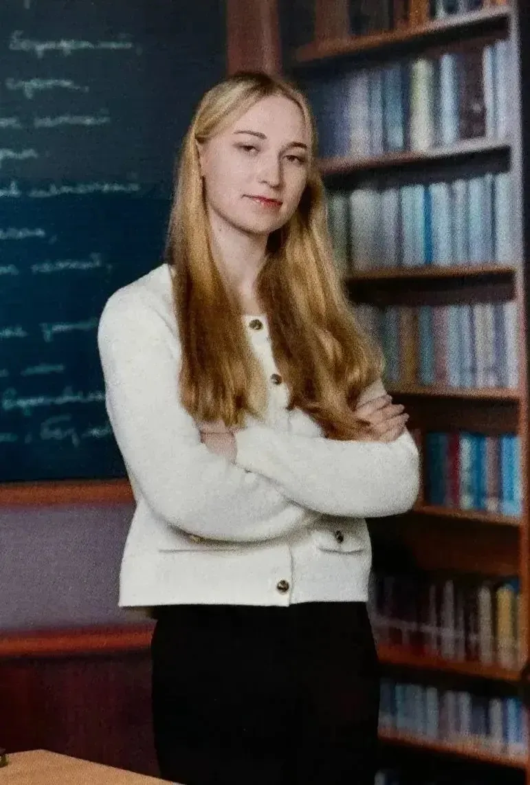 🎉 Поздравляем выпускницу 11 «А» класса Серафиму А. с поступлением в ВШЭ, факультет "Ин...