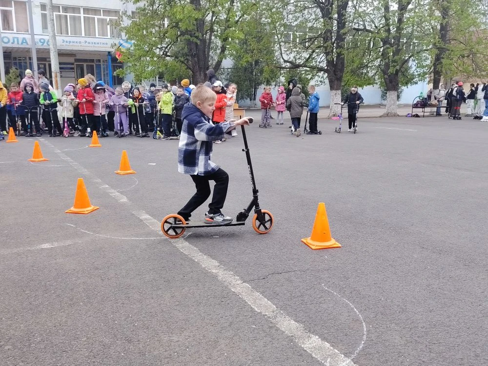 🛴НЕДЕЛЯ ФИЗИЧЕСКОЙ КУЛЬТУРЫ.💪 ПОЛОСА ПРЕПЯТСТВИЙ НА САМОКАТАХ 🛴   👉 14 апреля 2026 года в МАОУ «Школ