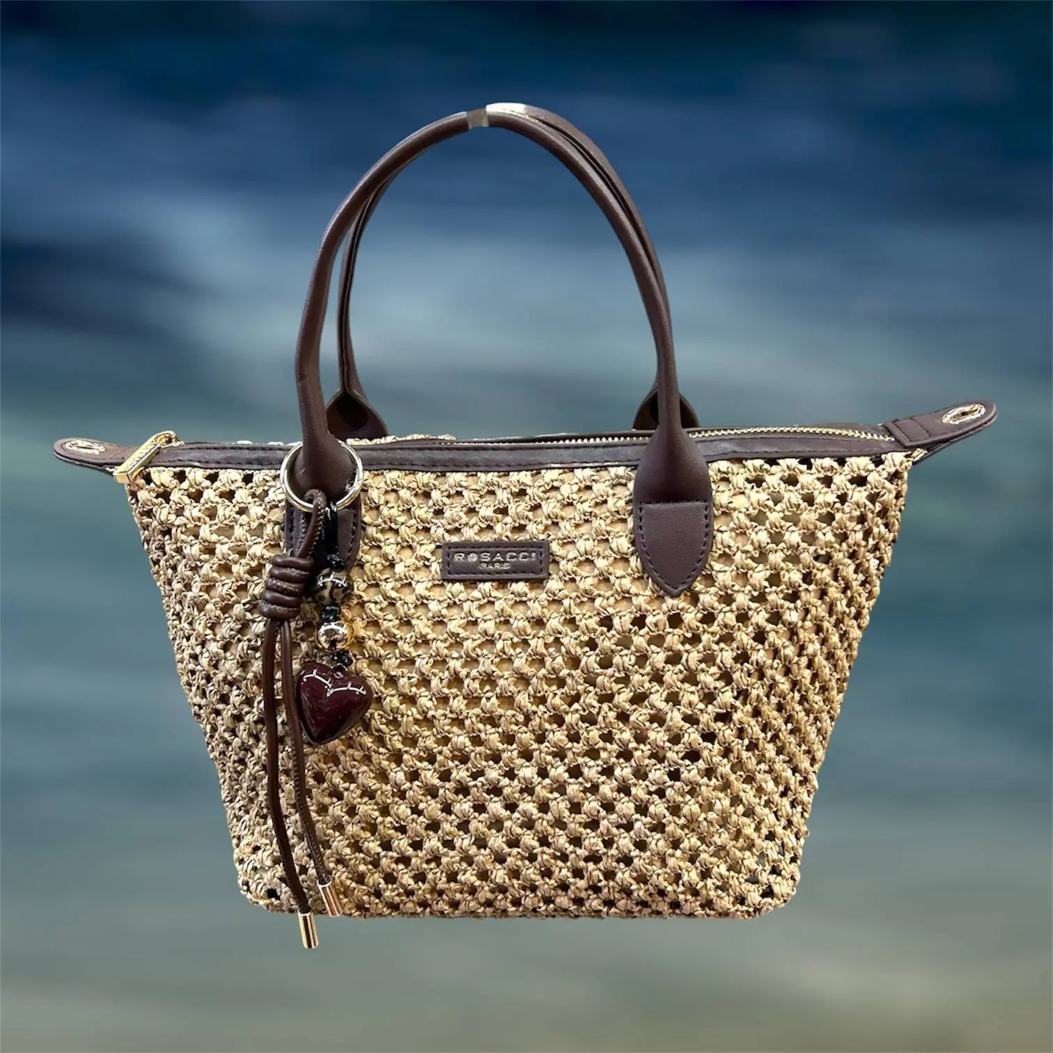 Плетёные сумки на тёплый сезон

👜 Лёгкие, вместительные и с летним настроением. Подходят для прогул