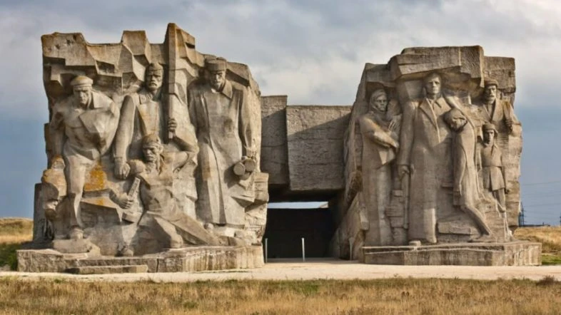 Аджимушкайские каменоломни: Подземный мемориал мужества и скорби 🕯️Приветствую, искате...