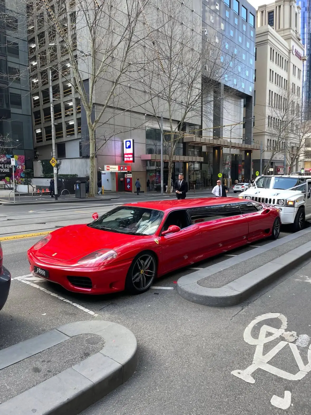 Лимузин из Ferrari 360 засняли в Австралии — суперкар разрезали по частям и удлинили в ...