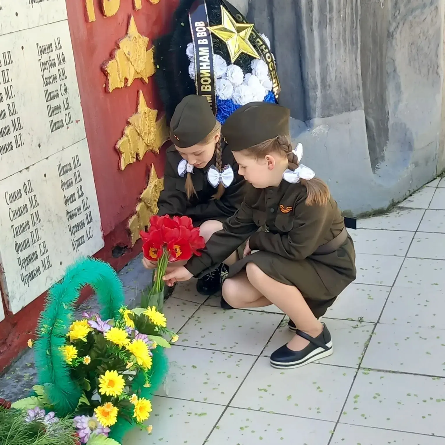 9 мая, в День Победы обучающиеся ГБОУ ООШ с. Новая Рачейка, совместно с педагогами прин...