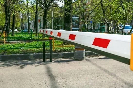 🚧 В микрорайоне Переделкино Ближнее запустят пять новых шлагбаумов.