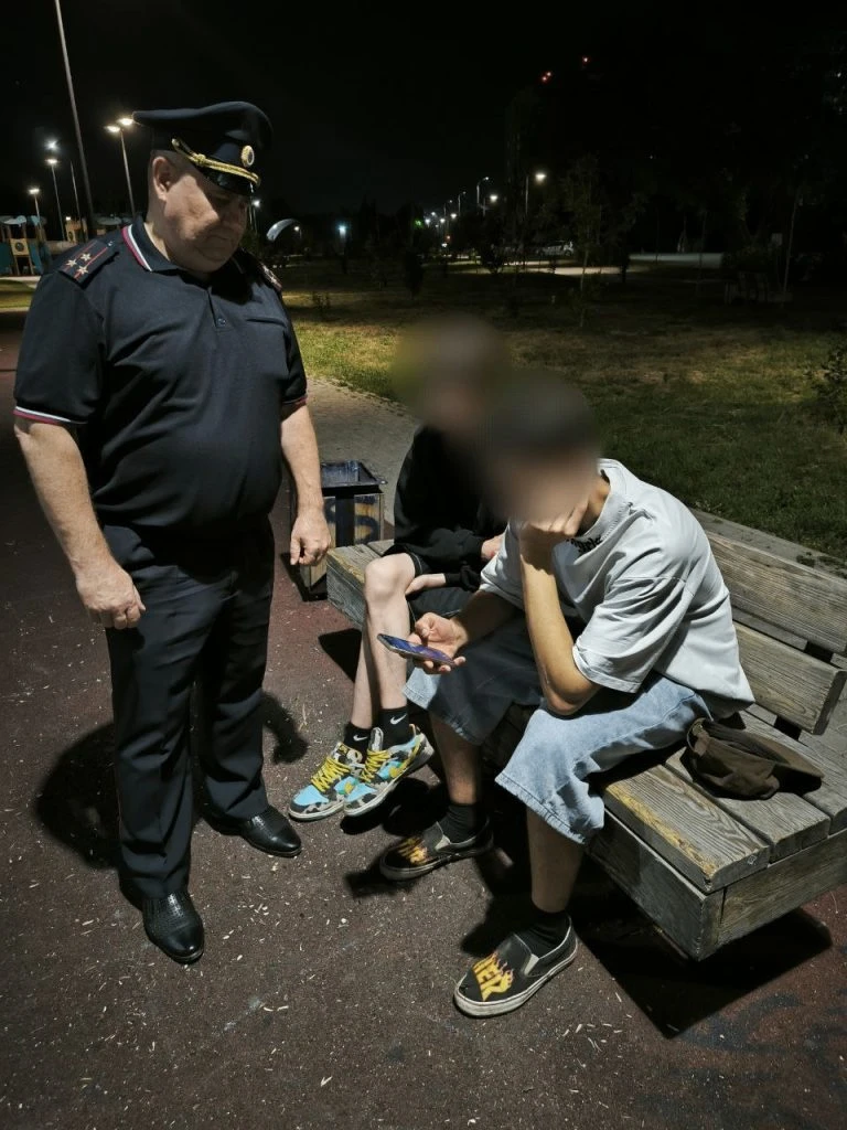 ❗️С 1 октября по 30 апреля комендантский час для оренбургских подростков начинается в 2...