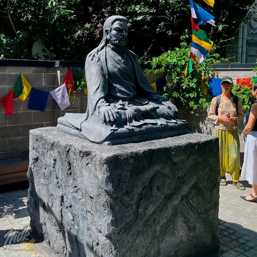 🕌 В Центре установили статую Марпы Переводчика — легендарного буддийского учителя, жившего около ты
