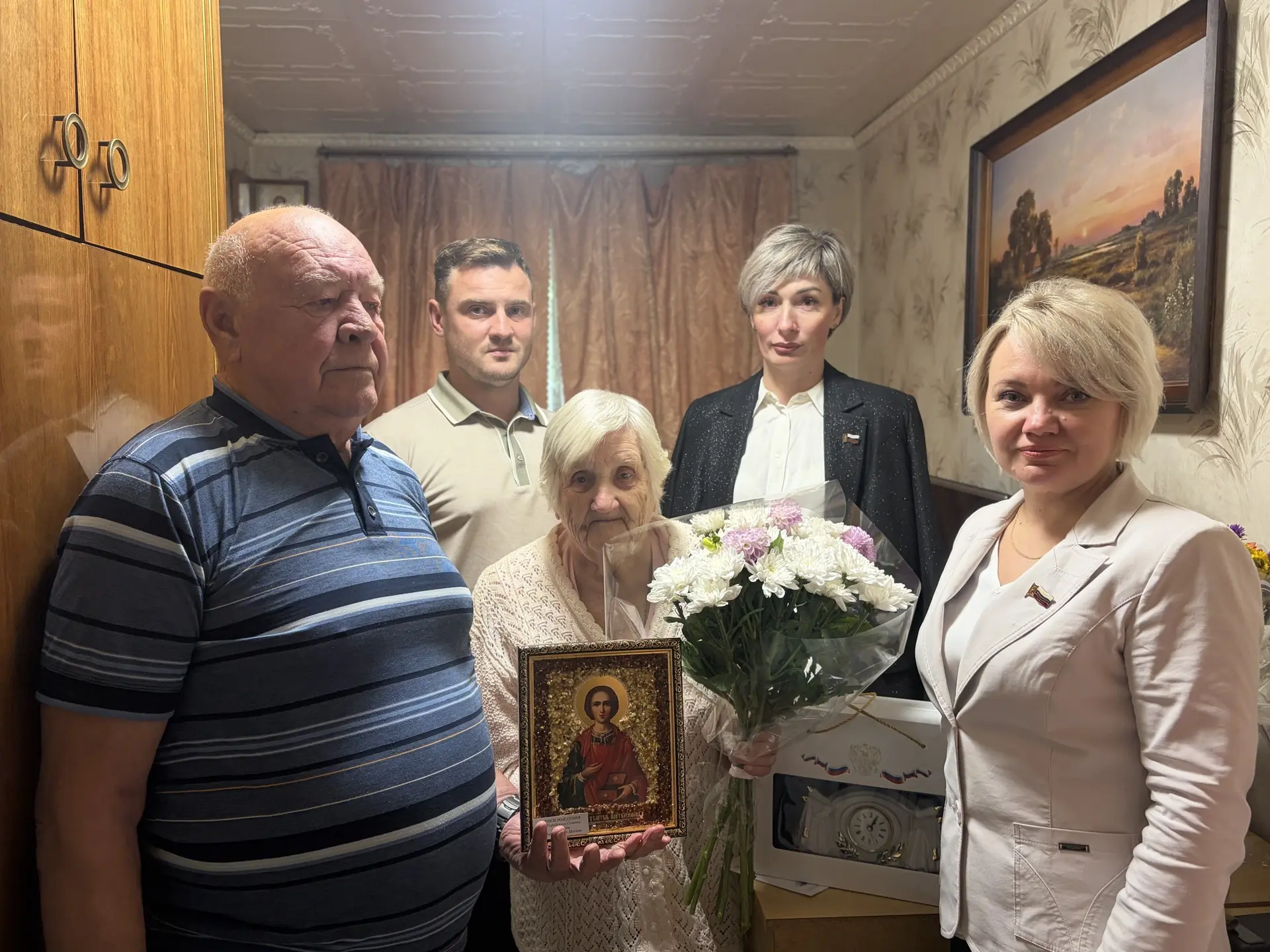 Труженицу тыла поздравили с юбилеем