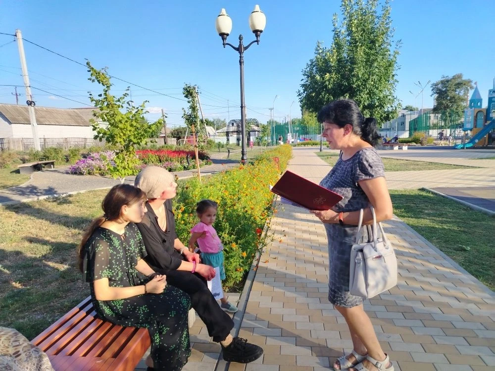 Сотрудники МКУК «БИЦ»провели для жителей города  информационный час «Овеян славою наш ф...
