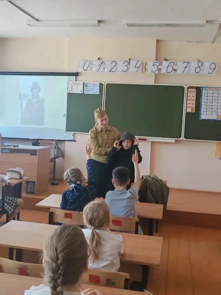 В преддверии Великого праздника - Дня победы учеников 1 "Б", 1 "Е" и 1 "Г" посетил сотрудник Национа
