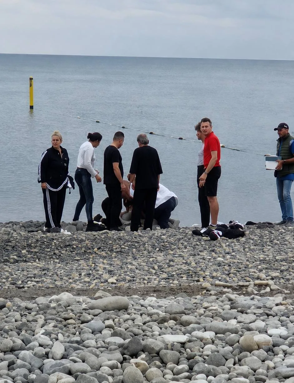 Тело пожилой женщины найдено в море у пляжа в Адлере