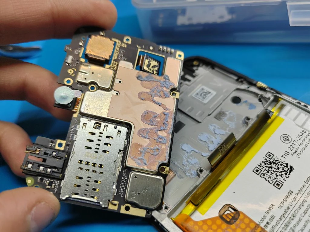Xiaomi Redmi 12 (23053rn02y) пришел с разбитым дисплеем. Тут все стандартно, прогрев, р...