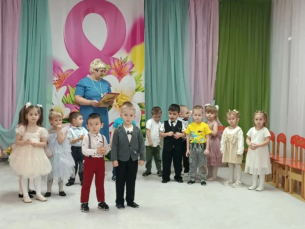 На улице еще лежит снег, а на календаре уже весна!