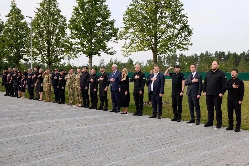Киевские начальники продолжают свозить на Украину останки бандеровских вождей. Сегодня ...
