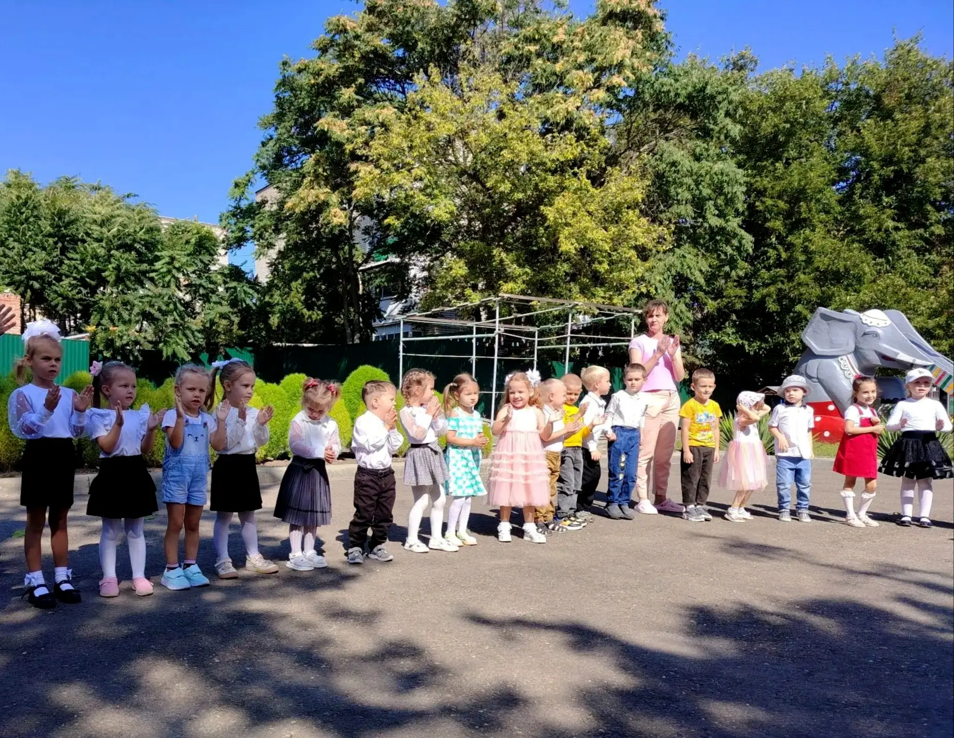 Сегодня в нашем детском саду «Алёнушка» было по-настоящему шумно, весело и волшебно! Мы...