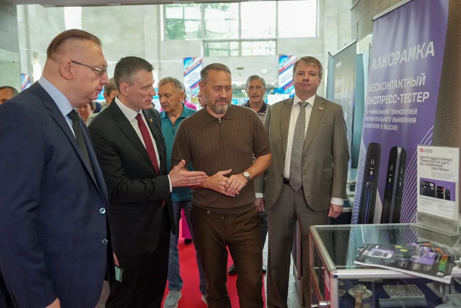 ✅УК ОЭЗ «Санкт-Петербург» посетила выставку «Мой Петродворцовый»