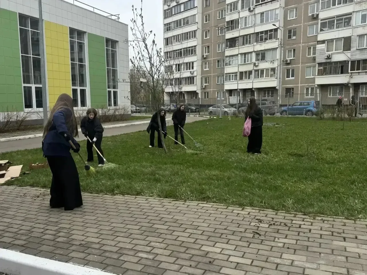 🌱 В МАОУ «Видновская гимназия» состоялся ежегодный весенний субботник, в котором активное участие пр