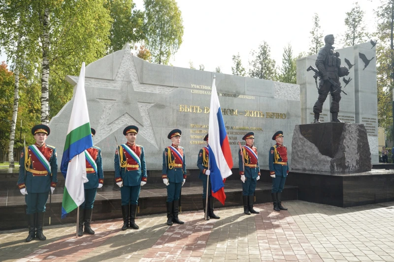 В Кирове прошла торжественная церемония открытия Аллеи Славы – нового мемориального ком...