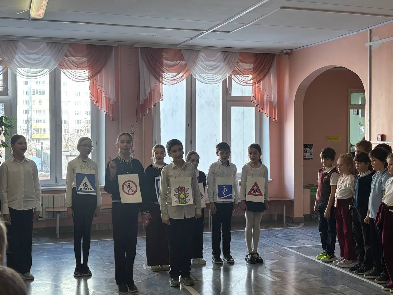 🗓️В нашей гимназии перед весенними каникулами прошли увлекательные и познавательные линейки во 2 и 4