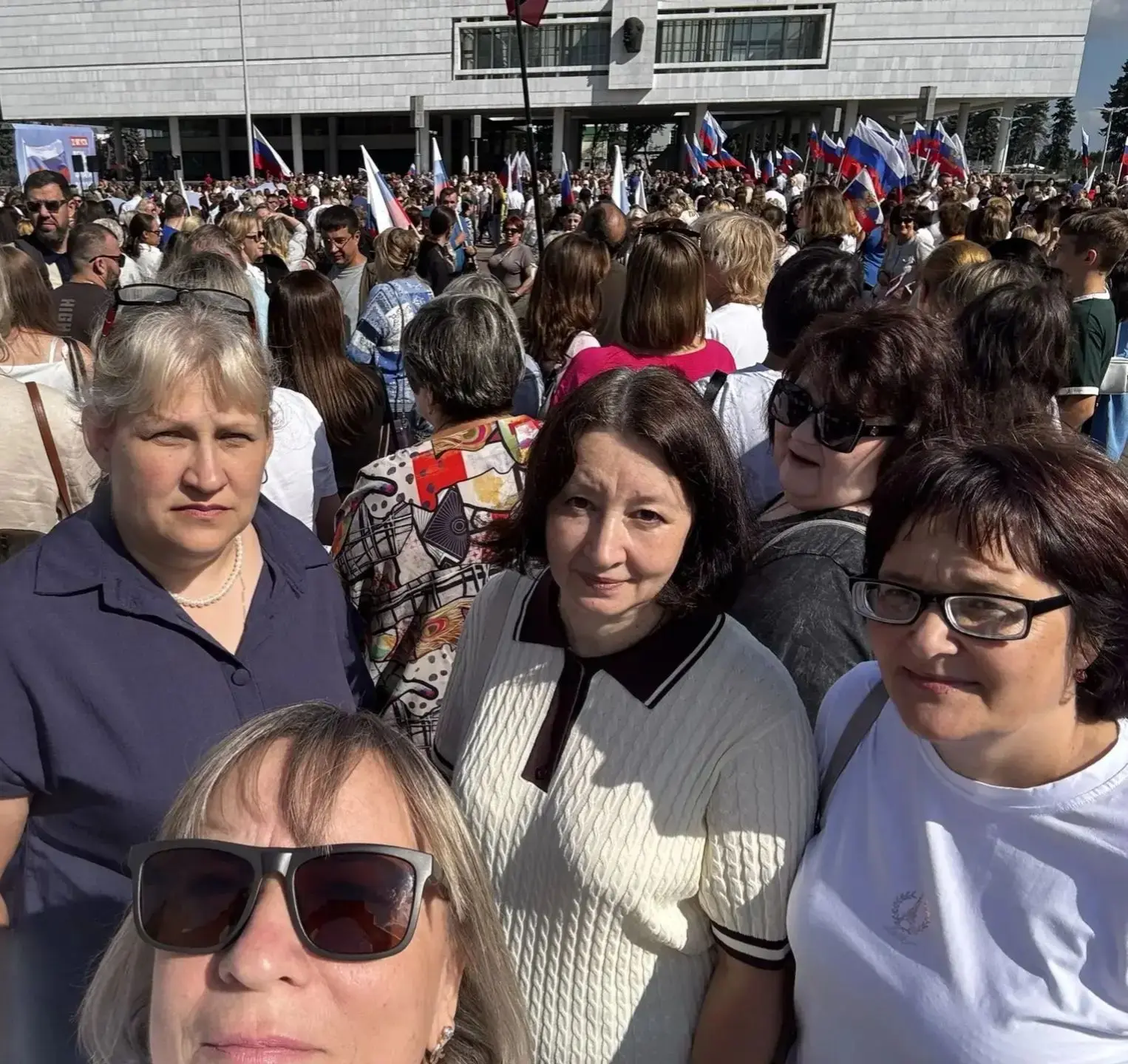С Днём Государственного флага России!