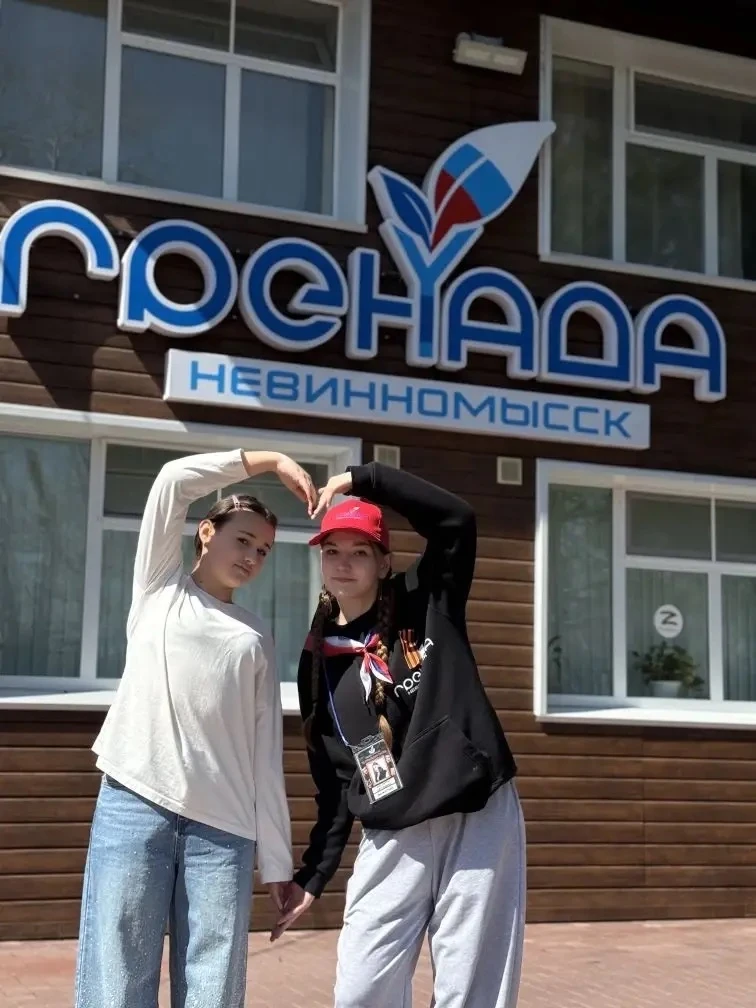 Театр начинается с вешалки...  а смена с лучших вожатых! В МБУ ДО ДООЦ «Гренада» вовсю идёт яркая и 