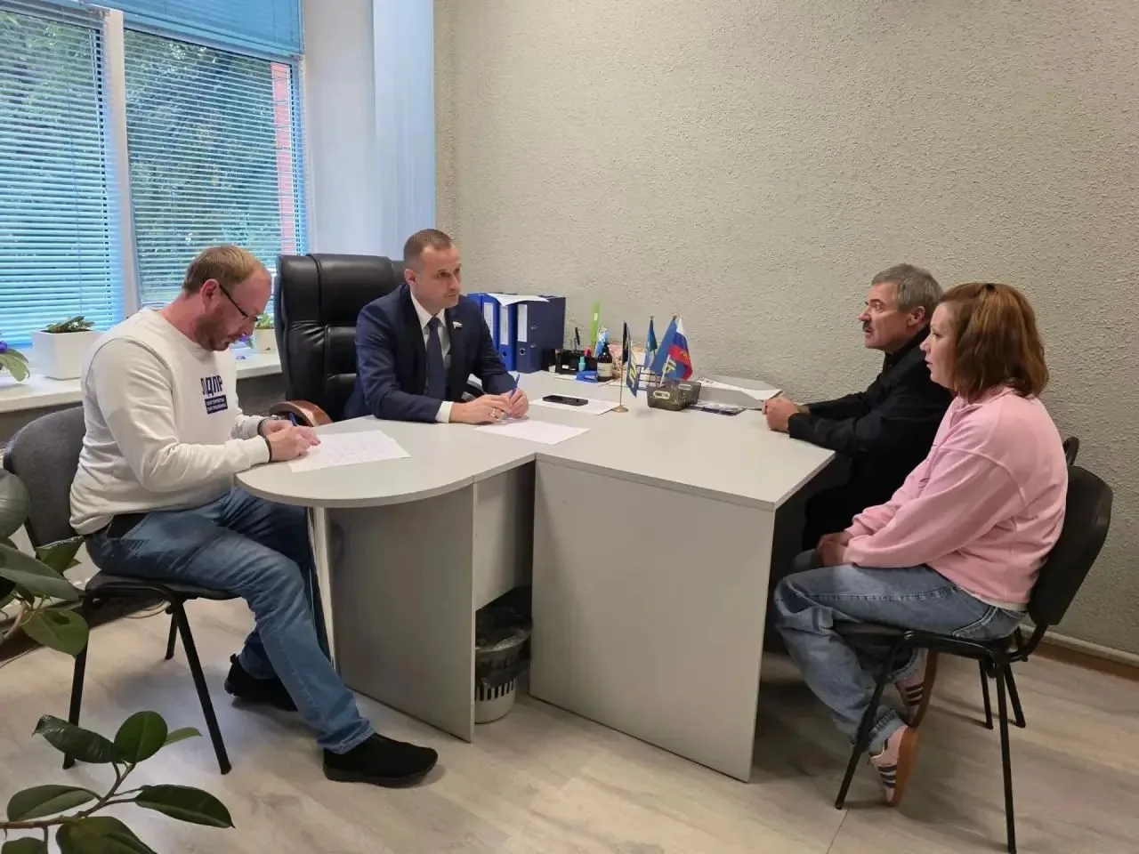 ✔️ Прием граждан в Пскове: Сергей Леонов и Антон Минаков рассмотрели обращения жителей