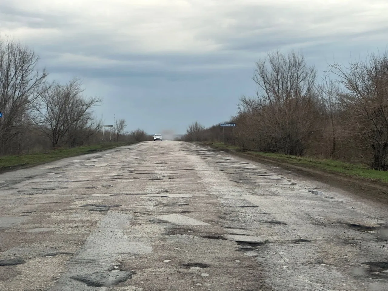 Михайловка. От подписчика "Дорога от "трактора" в сторону Отрадного. Ехать не возможно по таким доро