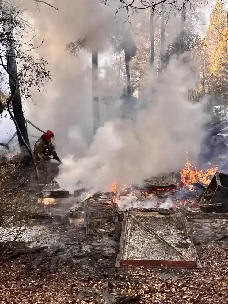 За прошедшие сутки подразделения территориального пожарно-спасательного гарнизона Ленин...