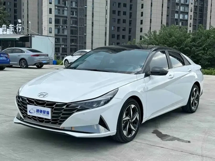 Hyundai Elantra LUX
1,5 л 115 л.с., CVT, 2WD
Год выпуска: 2022
Пробег: 16 т.км.
Хорошее состояние, з