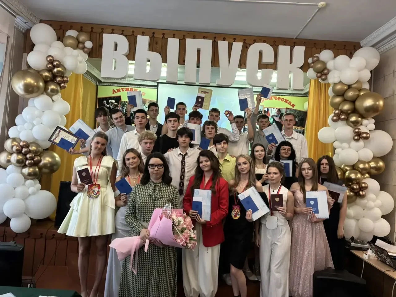 🎓 Новая глава начинается: долгожданный выпускной!✨