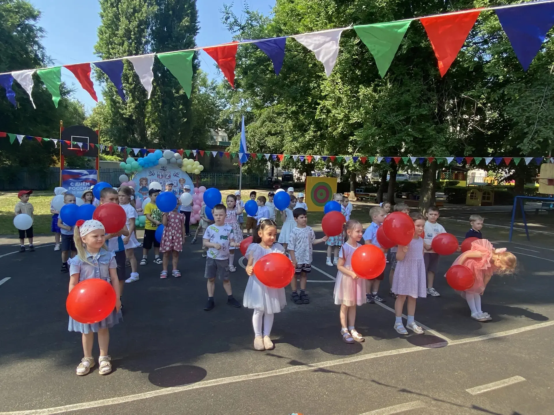 🇷🇺 С Днём России, дорогие родители, коллеги и наши маленькие патриоты!