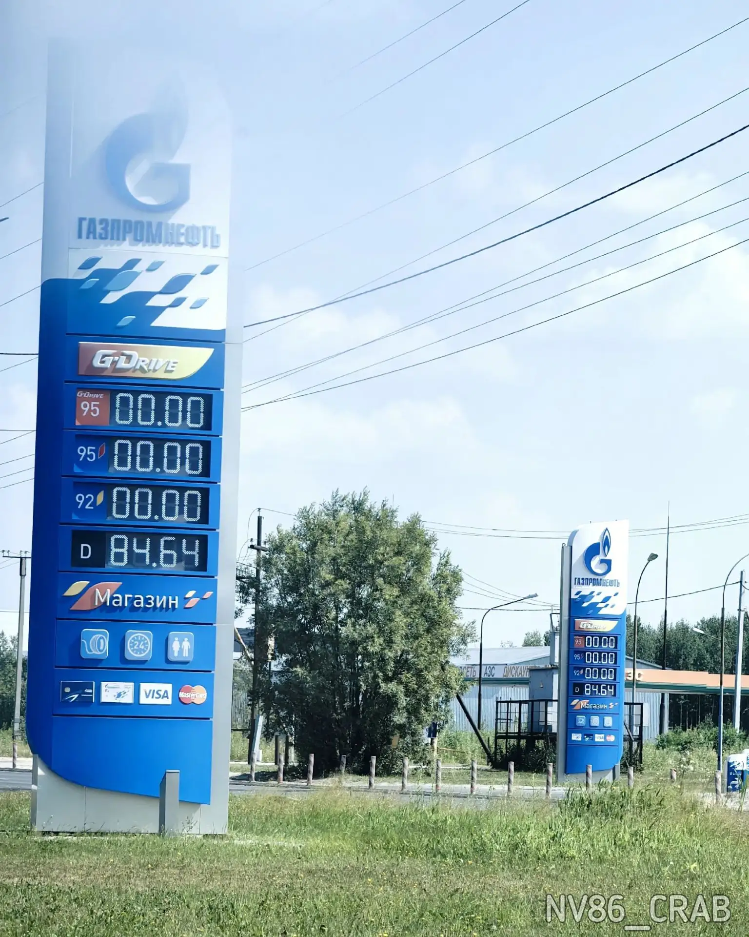 На заправках "Газпромнефть" в сторону Излучинска полностью закончился бензин. Так уже н...