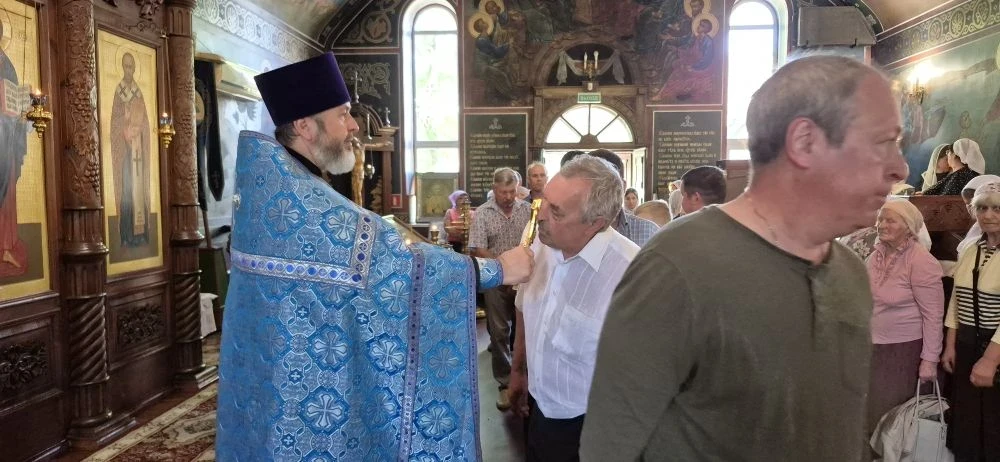Предание и история По преданию, незадолго до Успения Богородица передала Пояс и Ризу двум благочести