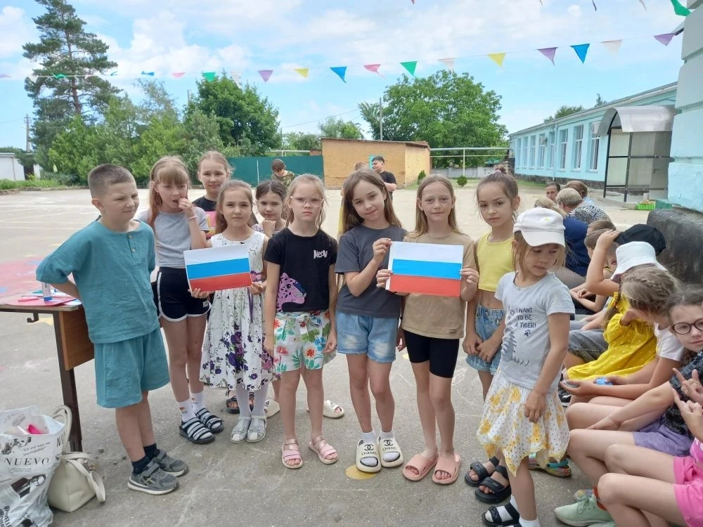 🇷🇺Патриотический день в лагере: творчество, знания и веселье в преддверии Дня России

 🌈🌞11 июня