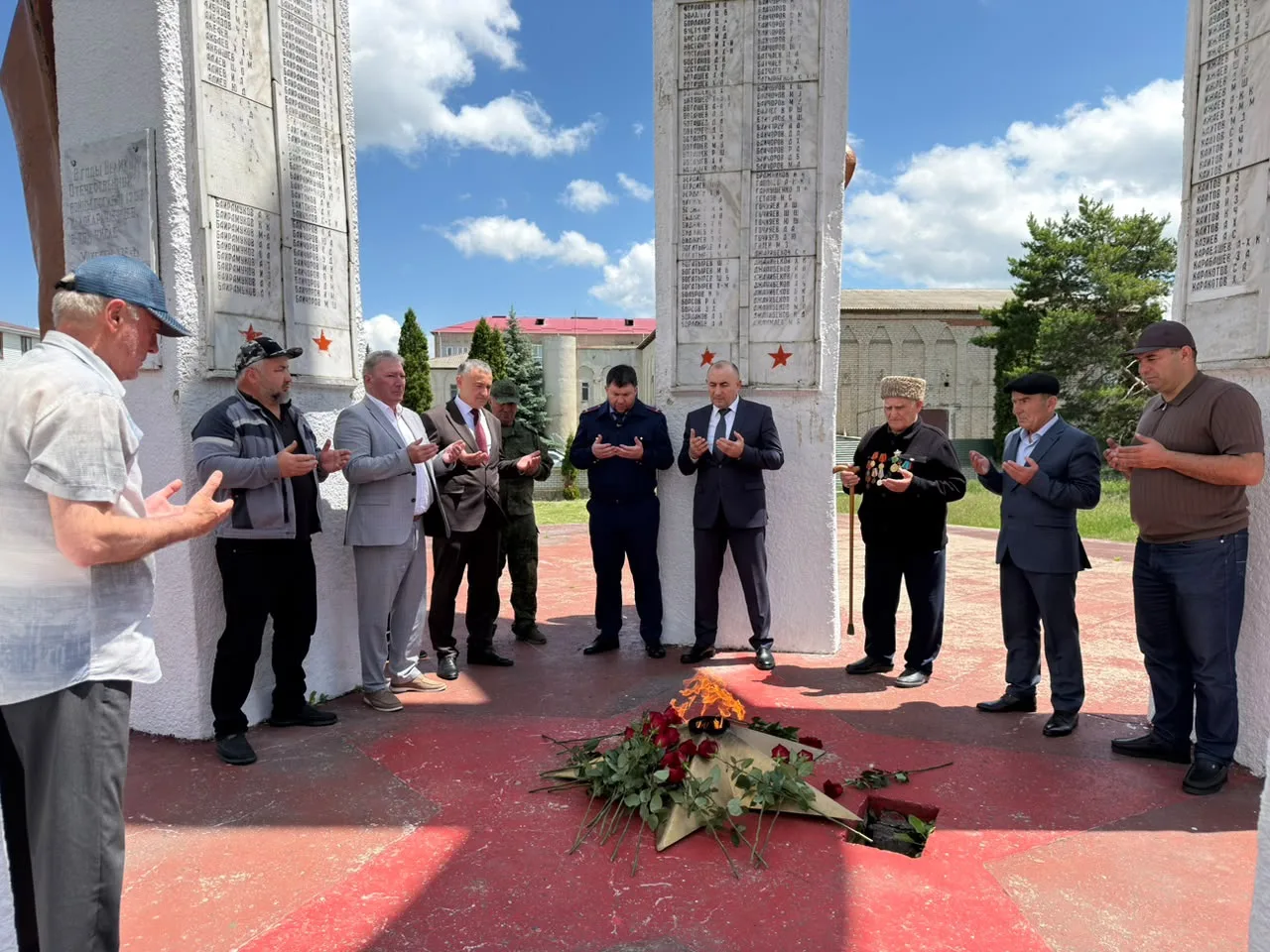Сегодня, в День памяти и скорби, жители Малокарачаевского муниципального района почтили...