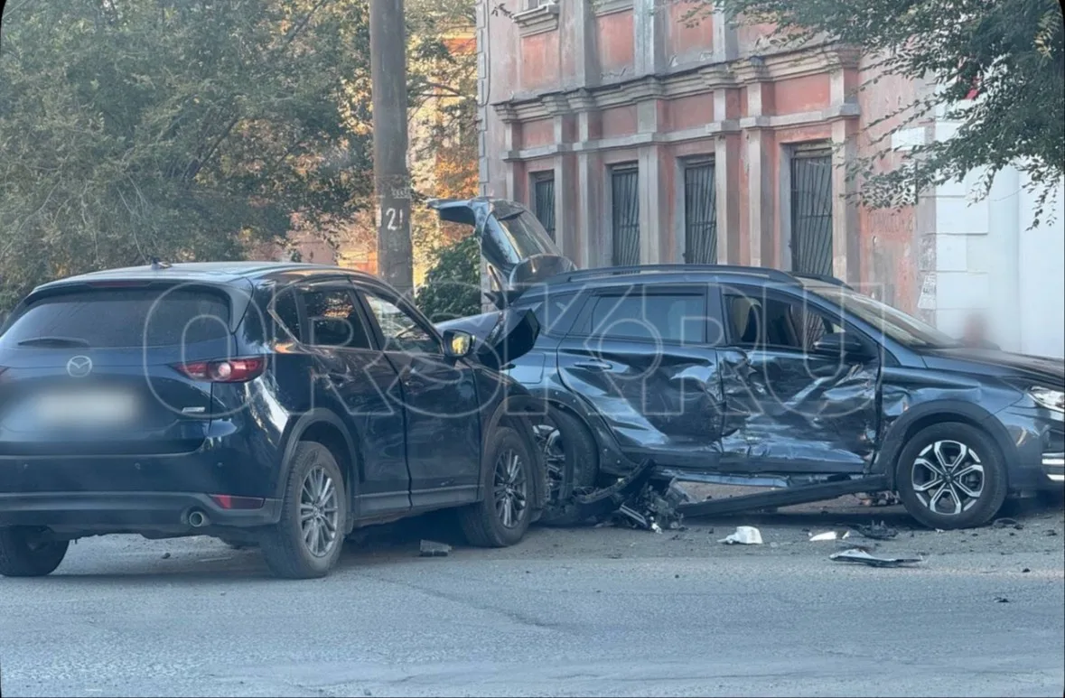 😱 В Орске не поделили дорогу Mazda и Lada
