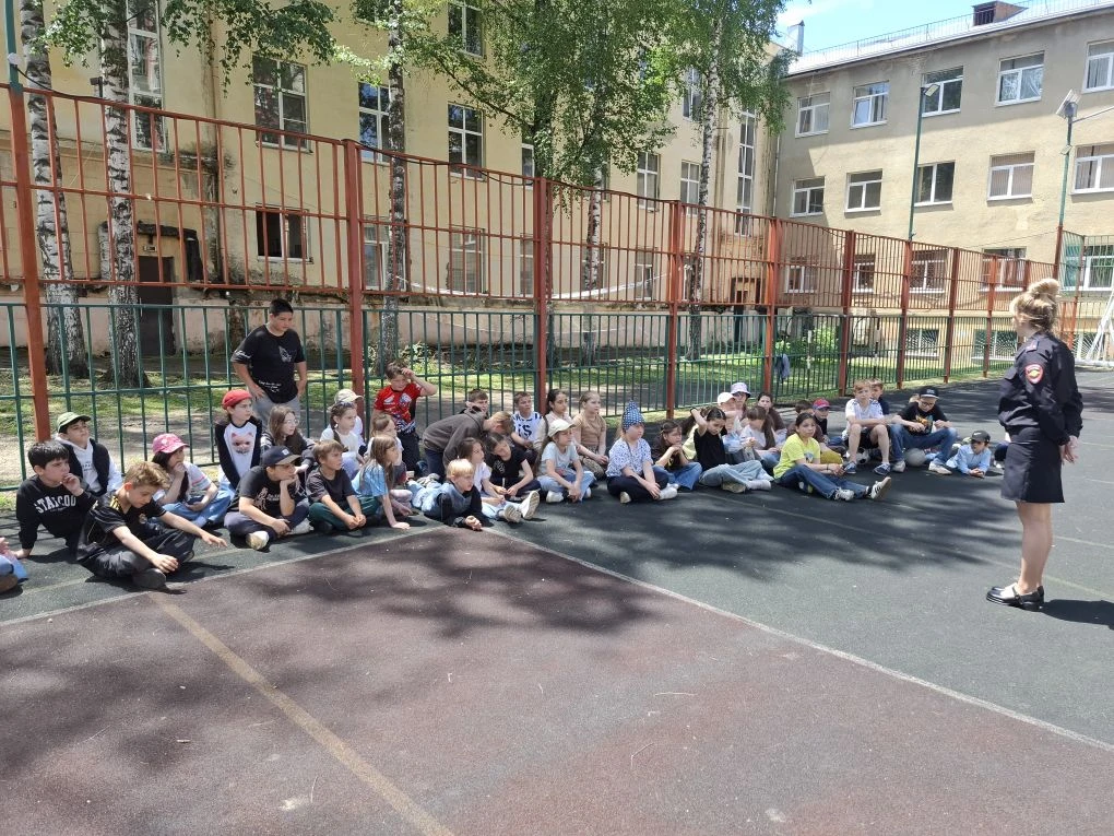 👮‍♀️ Безопасное лето — вместе с полицией! ☀️