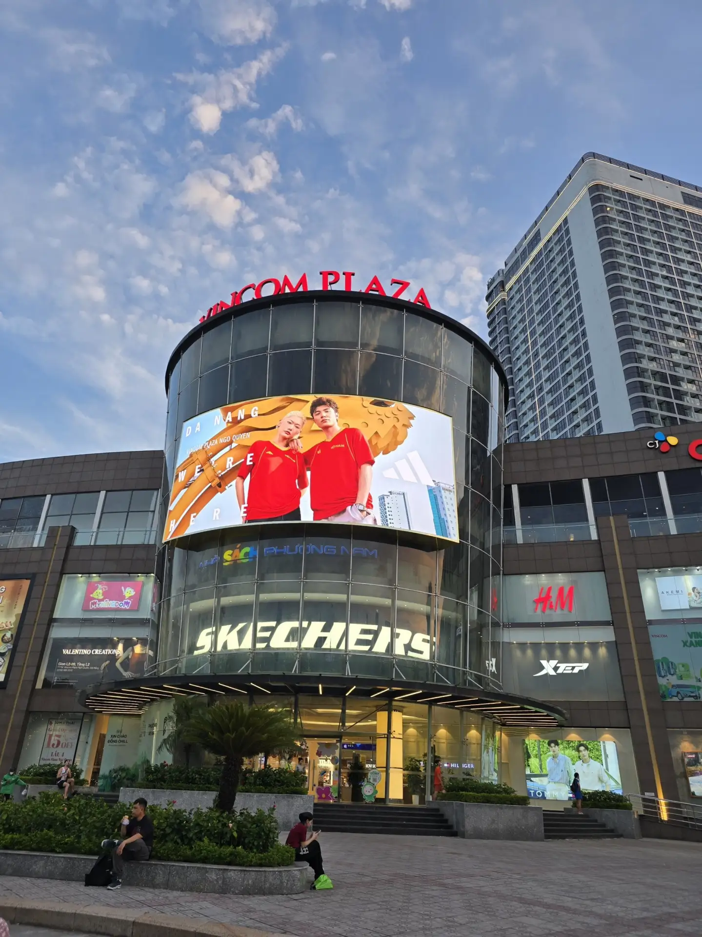 🛍 ТЦ Vincom Plaza  —  крупнейший в Дананге, но не очень крупный развлекательный комплекс и бизнес-ц