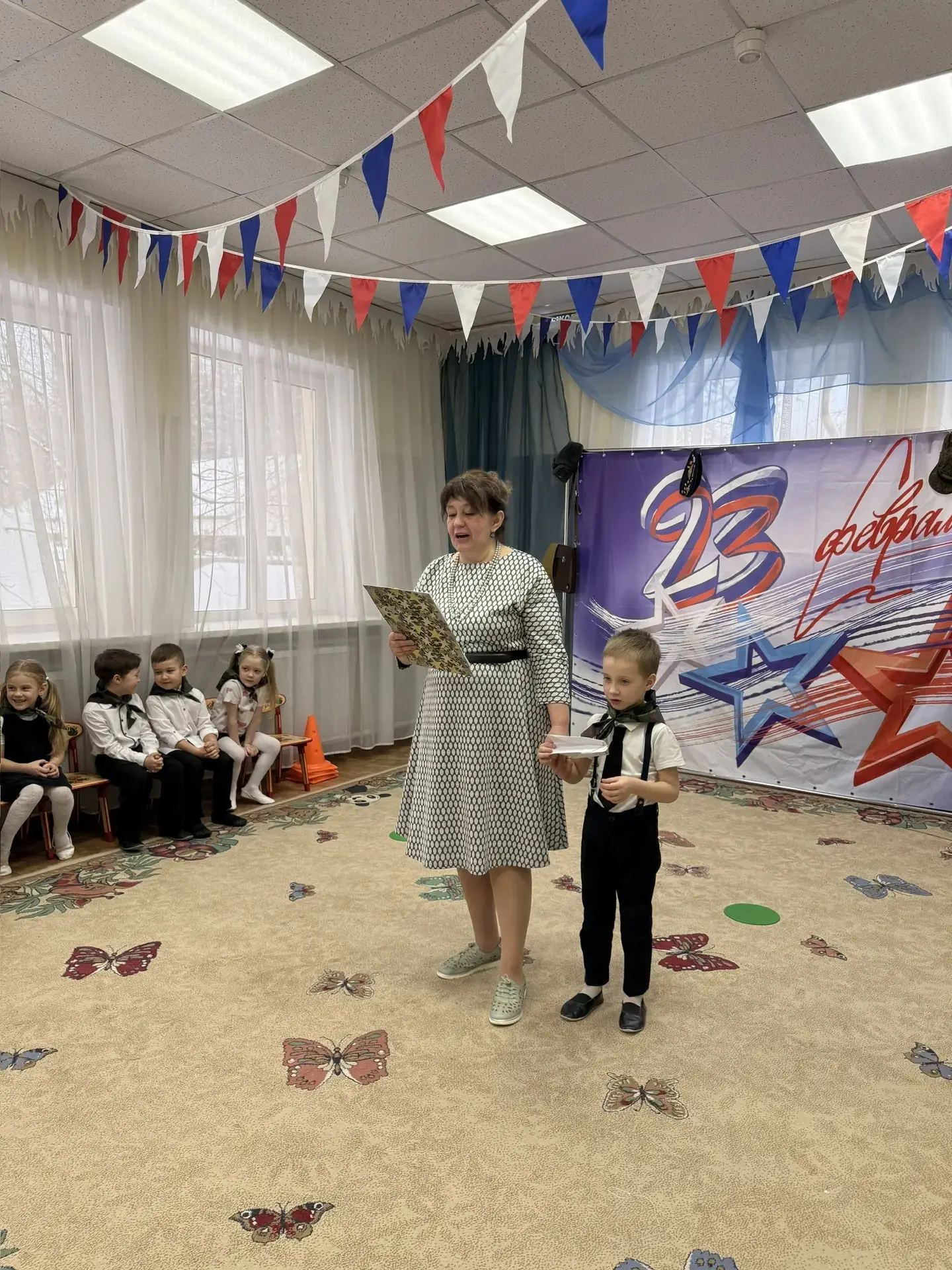 Петровское дошкольное отделение МБОУ Видновской СОШ N1.  День защитника Отечества воспитывает в детя