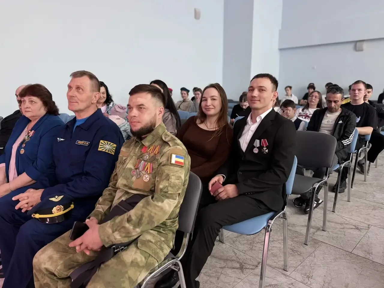 День призывника и награждение героев СВО прошли в Кулешовке  В Кулешовской средней школе № 16 состоя