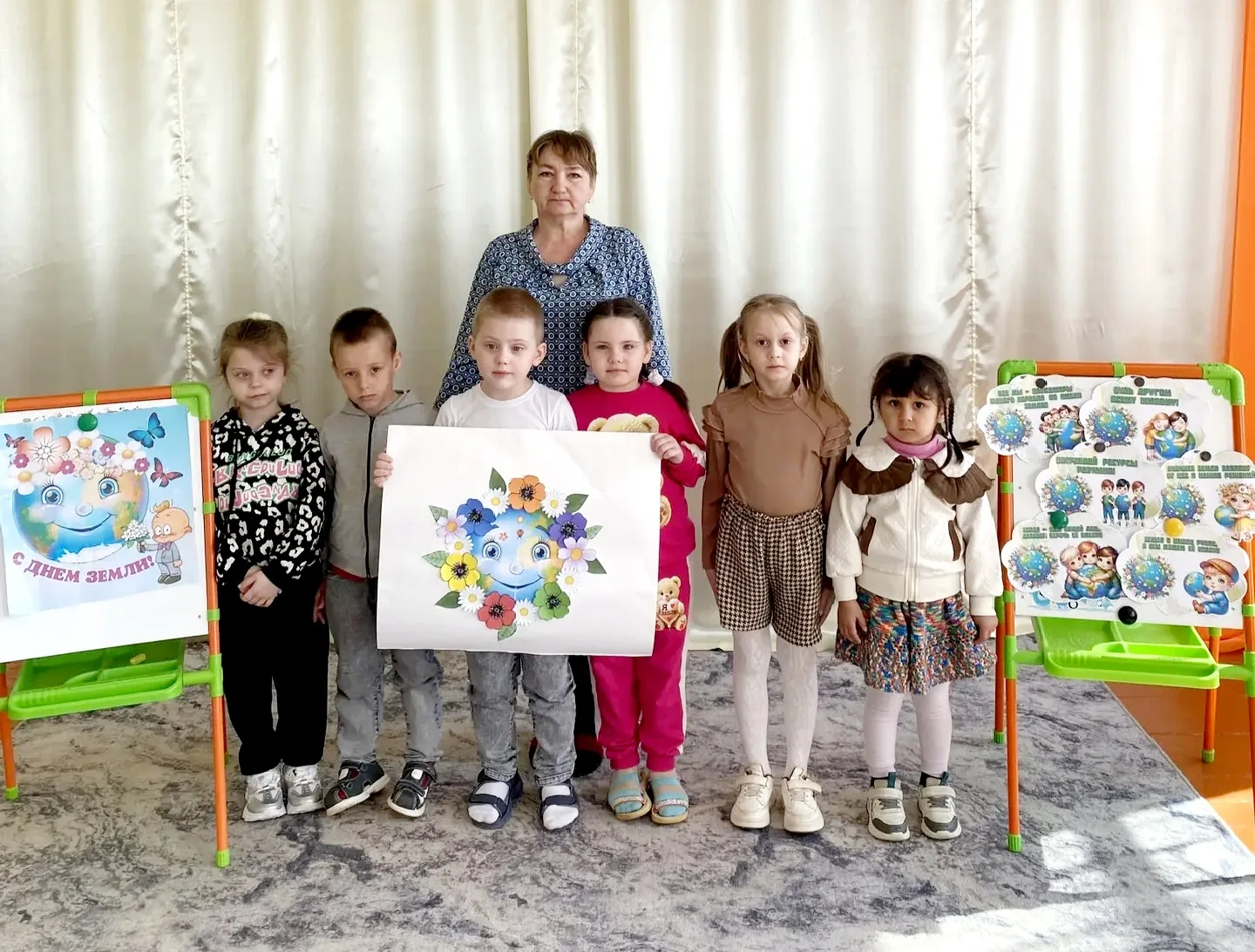 В МКДОУ «Детский сад №5 п. Нива» прошел досуг «Международный день Земли»

Ежегодно 22 апреля отмечае