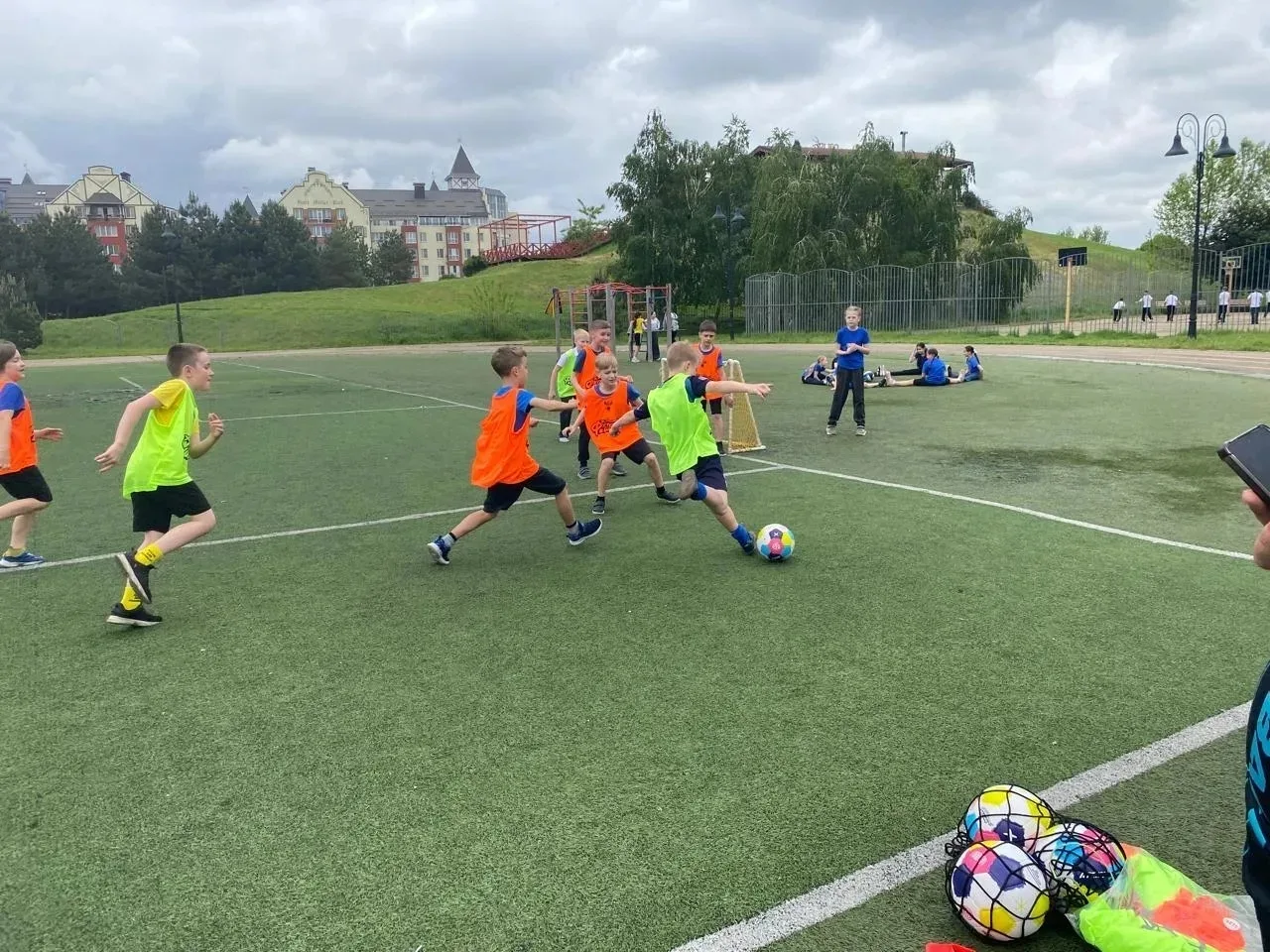 ⚽️ В рамках проекта «Футбол в школе» учитель физической культуры Николаев Игорь Николаевич организов