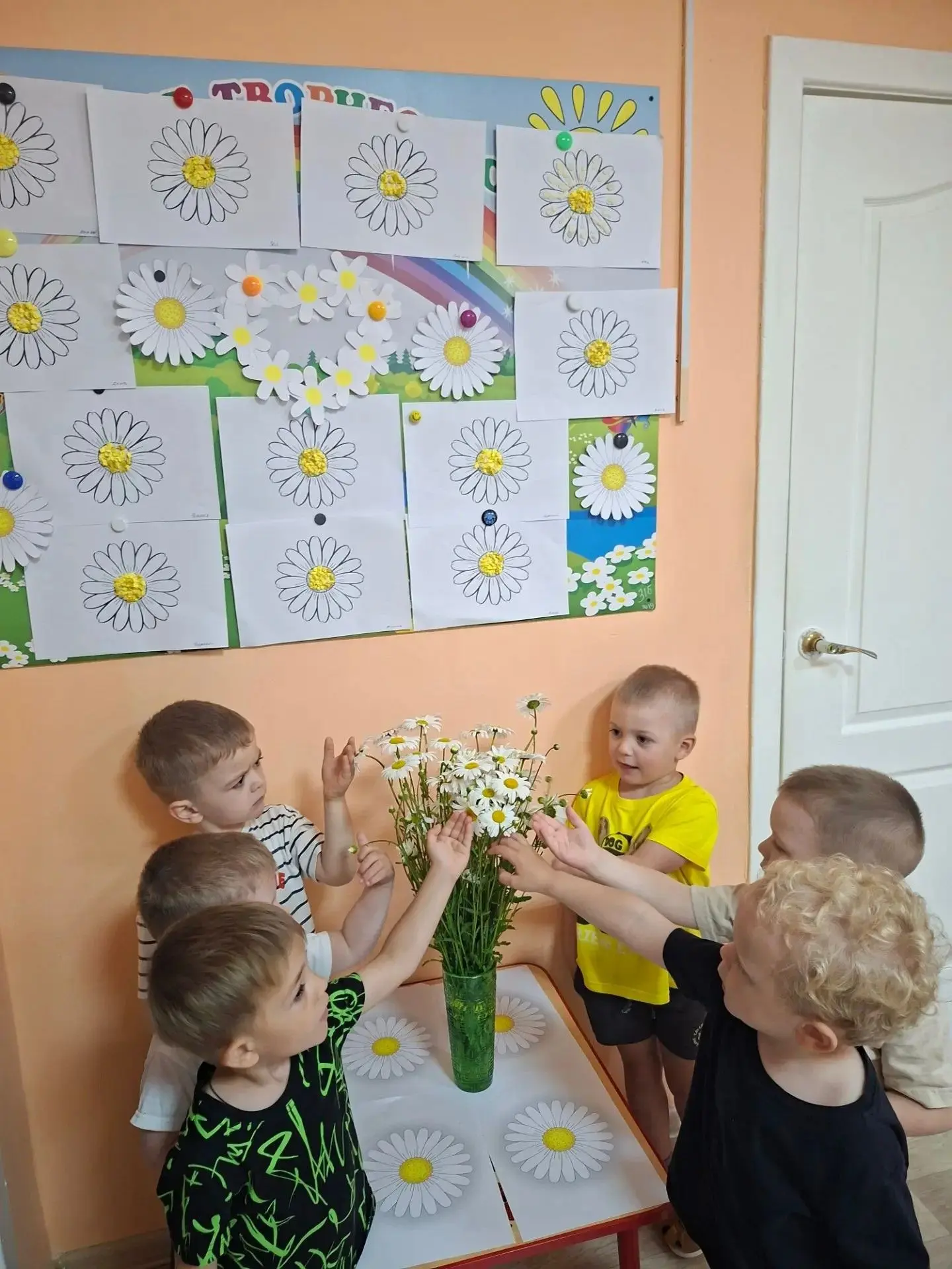 🥳🌼В честь замечательного праздника Дня семьи, любви и верности воспитанники группы "Утята" сделали