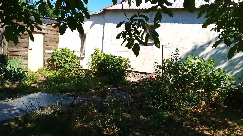 В 15 км от Луганска по новой дороге в очень тихом, экологически чистом  селе Переможное...