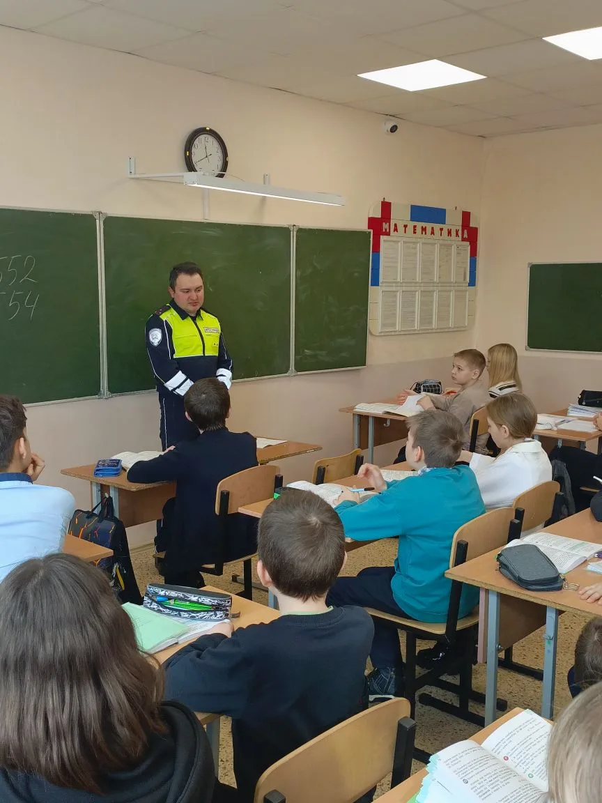 Сегодня государственный инспектор Госавтоинспекции Панкратов А.М. провёл профилактическ...