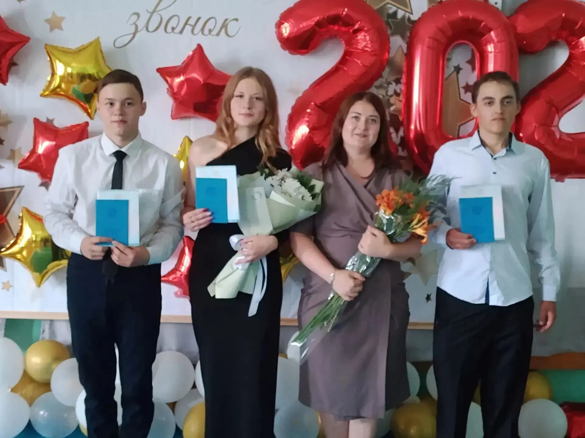 🎓✨ В ДОБРЫЙ ПУТЬ, ВЫПУСКНИКИ! ВРУЧЕНИЕ АТТЕСТАТОВ В НАШЕЙ ШКОЛЕ ✨🎓