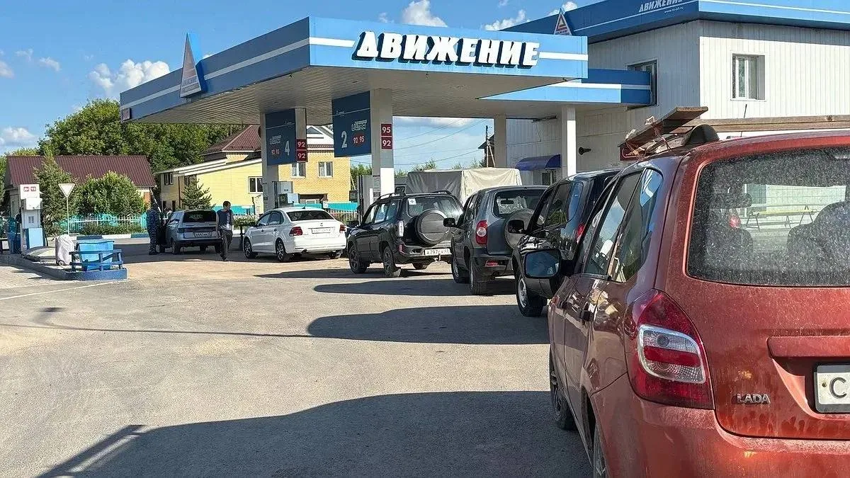 В Кирове очереди на заправках, наконец-то, пошли на спад

Ситуация с топливом в Кирове заметно улучш