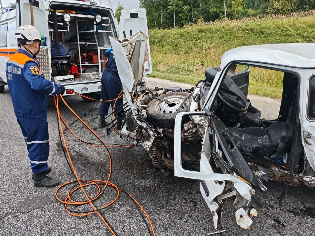 «Нива» столкнулась с «Маздой CX-5» на 663 км трассы М-5 в Бессоновском районе