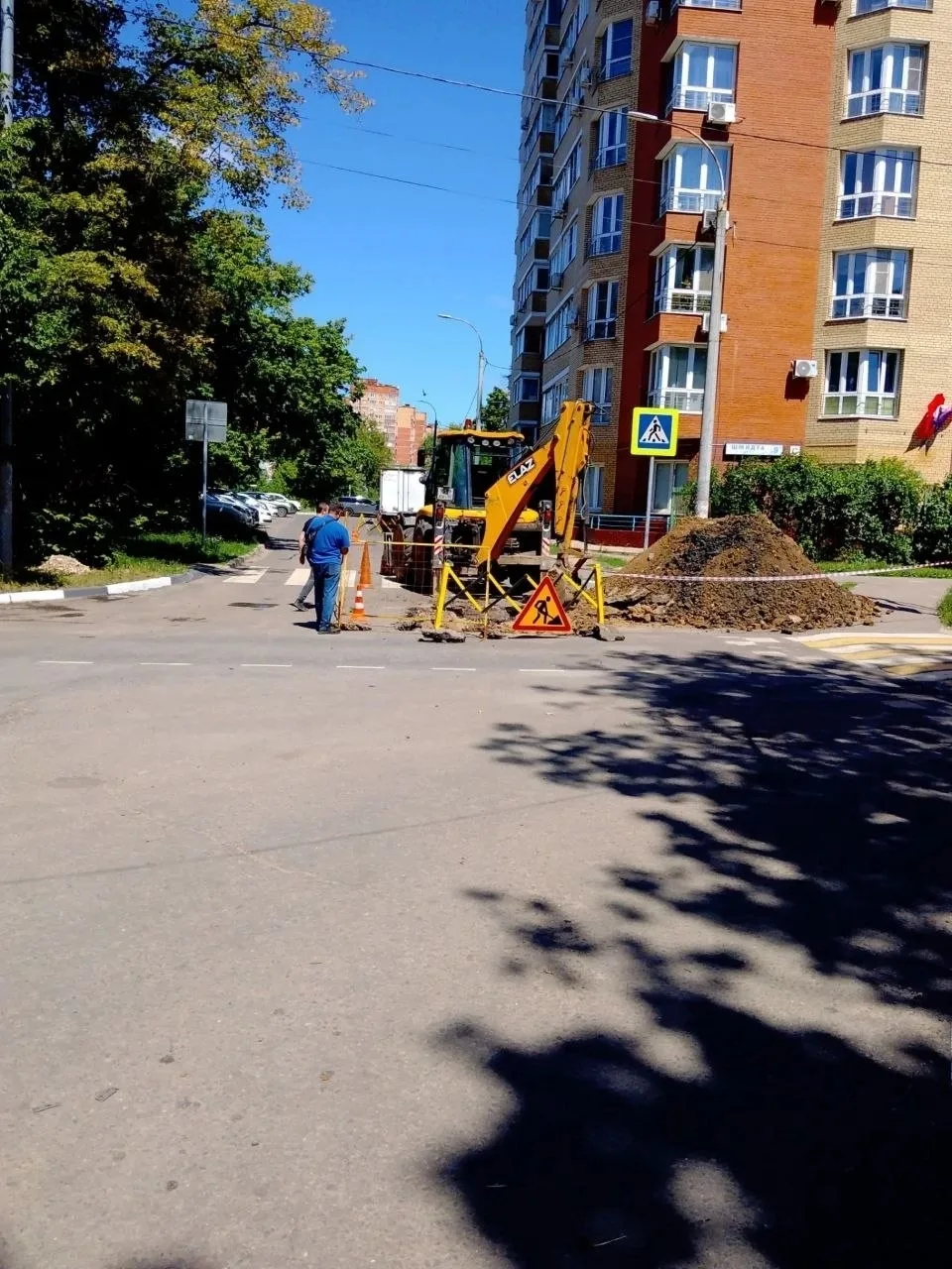 На улице Шмидта в Щёлково идут ремонтные работы на сетях водоотведения 🛠 💧