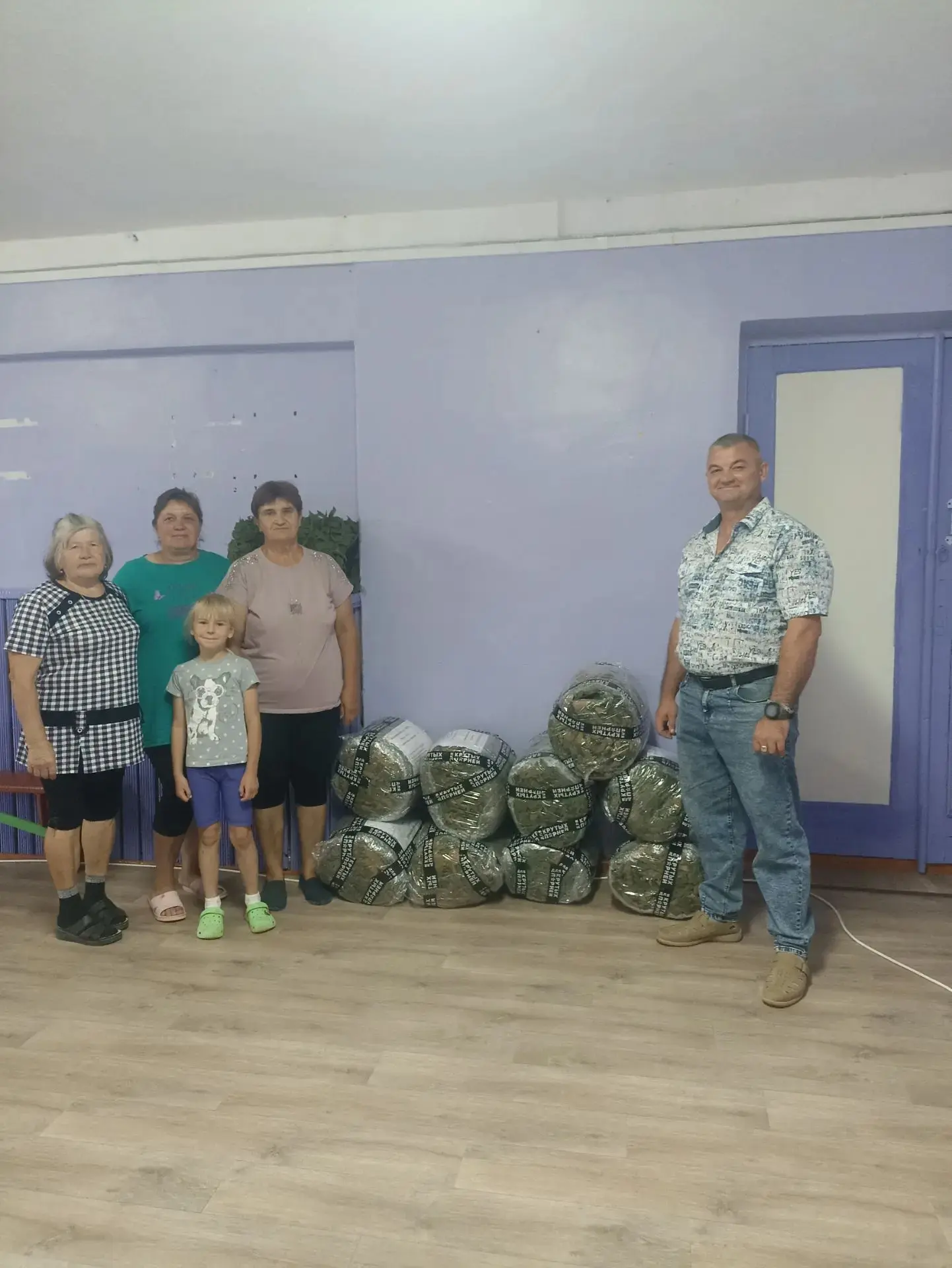 Сегодня у нас в гостях ,в пункте плетения сетей "Берегиня" побывал боец "Механик" .Из пункта было пе