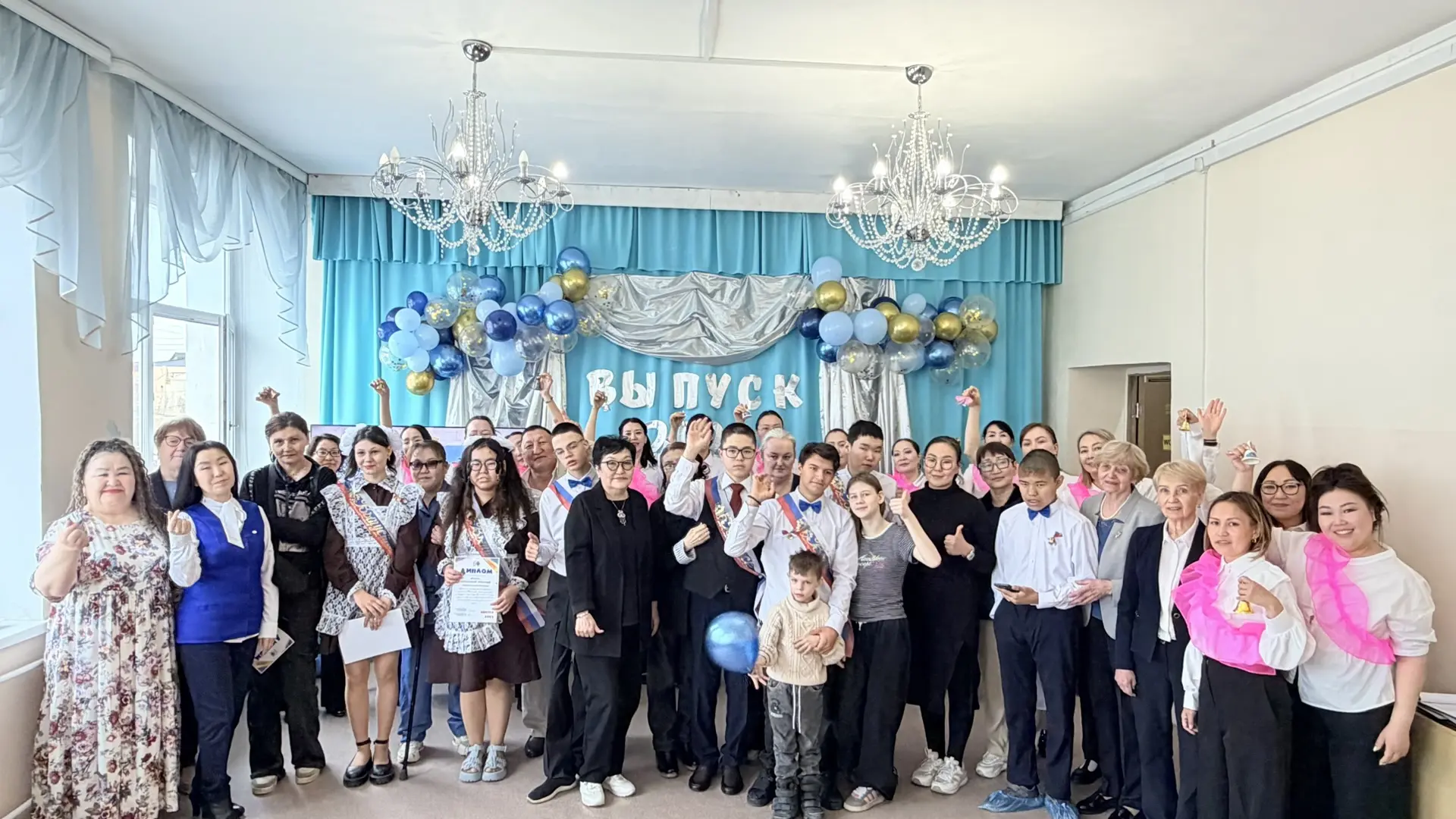 ✨ Сегодня в нашей школе прозвенел последний звонок для учеников 9 класса! ✨(г)