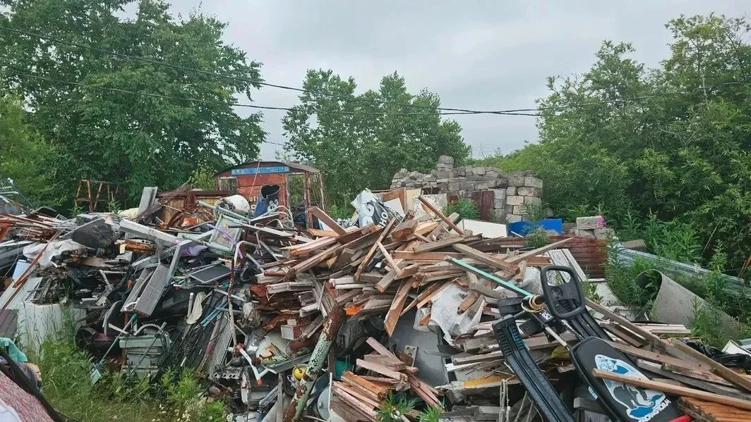 На Камчатке муниципалитет обязали очистить участок от мусора